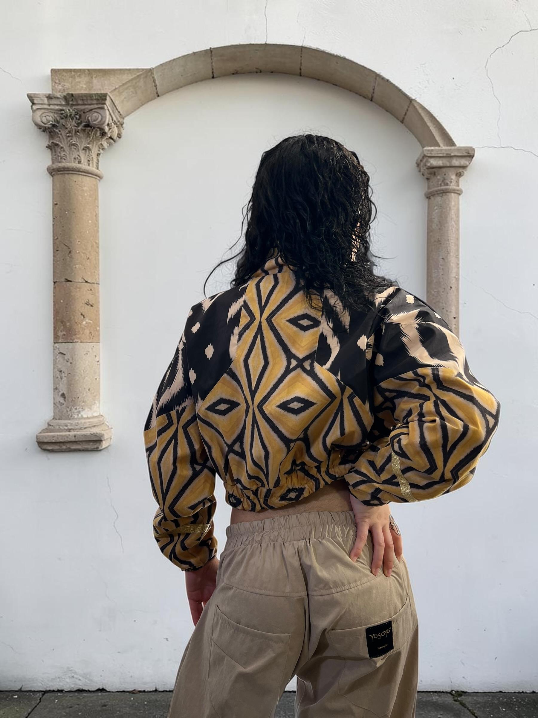 chaqueta-bad-bat-cropped-total-print-solar-pulse-warm-1