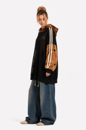 black-flamingo-mesh_camiseta-unisex-oversize-manga-larga_2