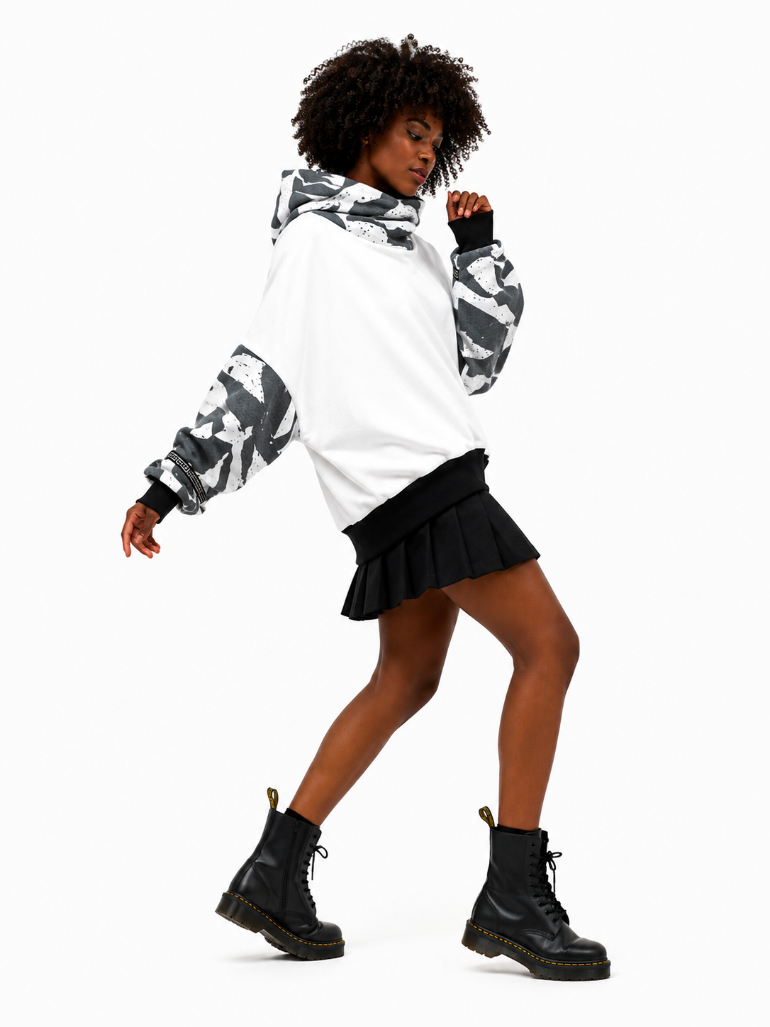 white-urban-calligraphy-horizon-short_sudadera-unisex-oversize_3